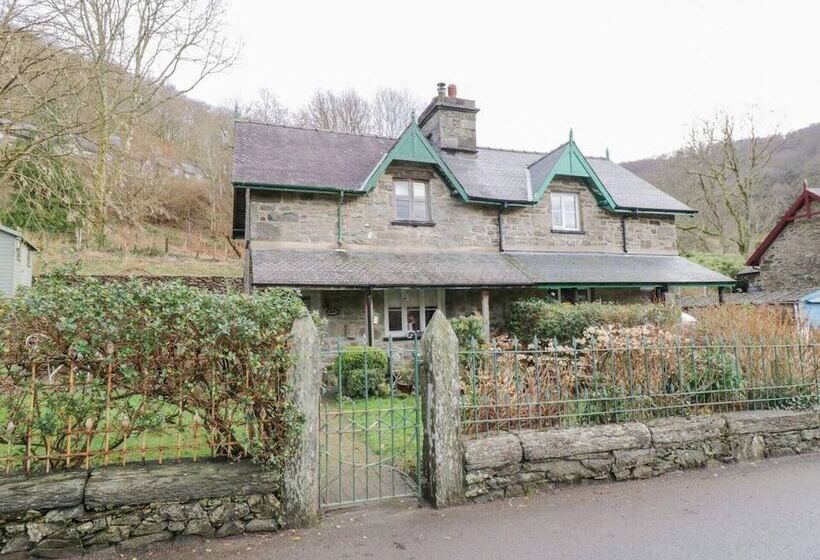 Lovely 2 Bed Cottage In Blaenau Ffestiniog