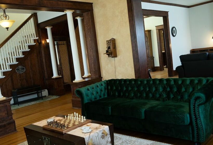 Пансион Honey Bee Manor