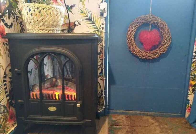 Pilgrims Shepherd S Hut   Goosewell Glynn Glamping