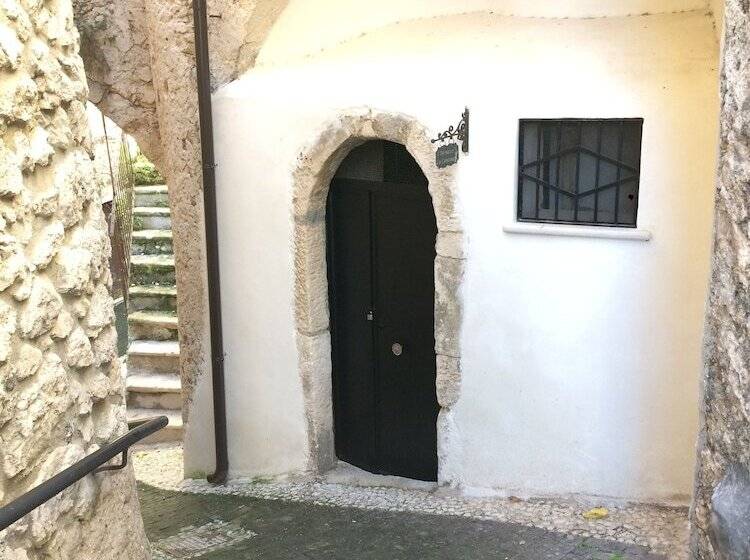 דירת נופש Large Medieval House In National Park, Super View