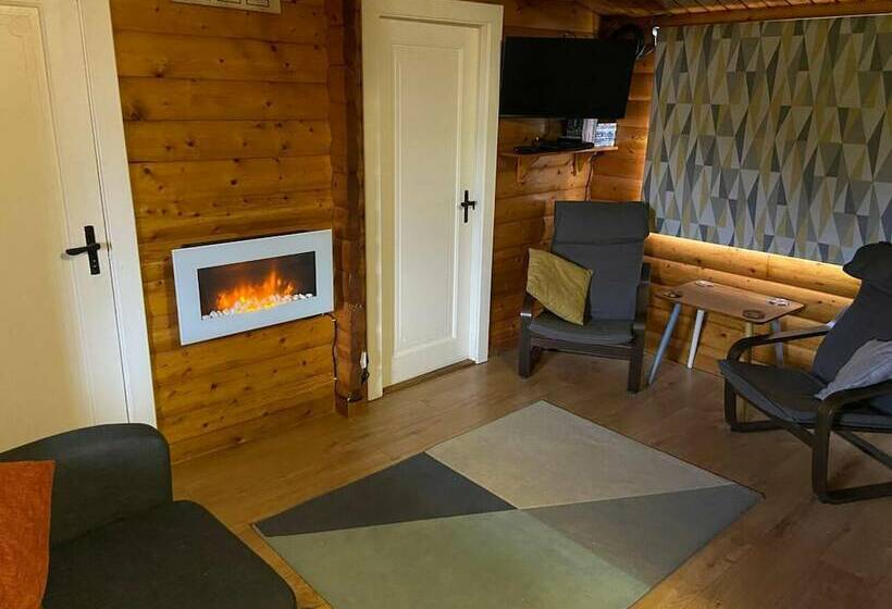 Snowdonia Log Cabin With 2 Beds W/ Private Garden