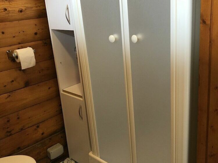 Snowdonia Log Cabin With 2 Beds W/ Private Garden