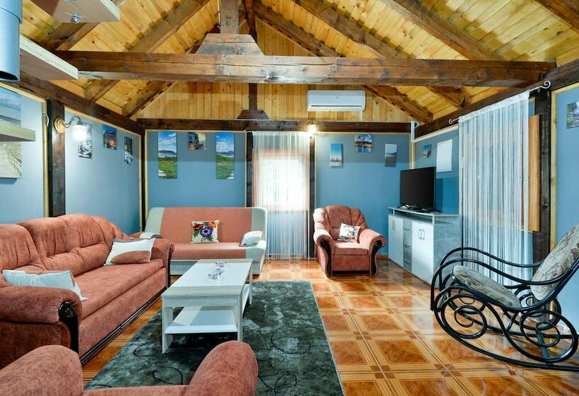 Awesome Home In Krizanec With 3 Bedrooms, Wifi And Outdoor Swimming Pool