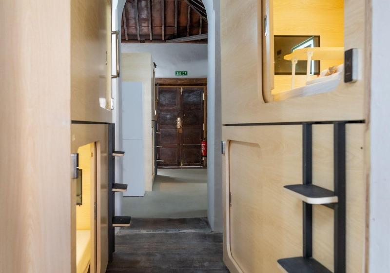 צימר Hostelit, Capsule Hostel