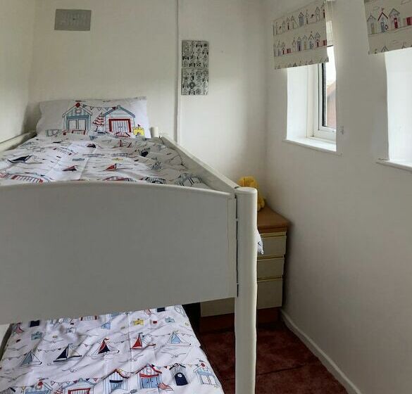 Cosy Seaside Holiday Cottage In Fairbourne