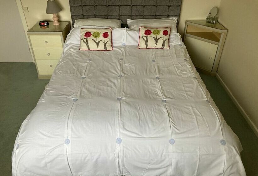 Cosy Seaside Holiday Cottage In Fairbourne