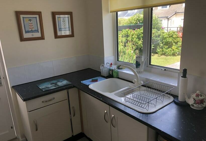 Cosy Seaside Holiday Cottage In Fairbourne