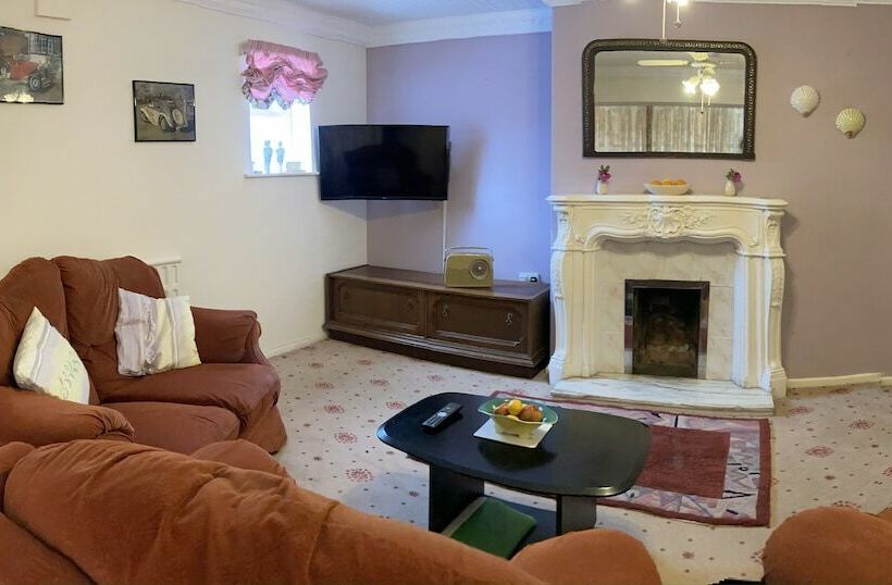 Cosy Seaside Holiday Cottage In Fairbourne