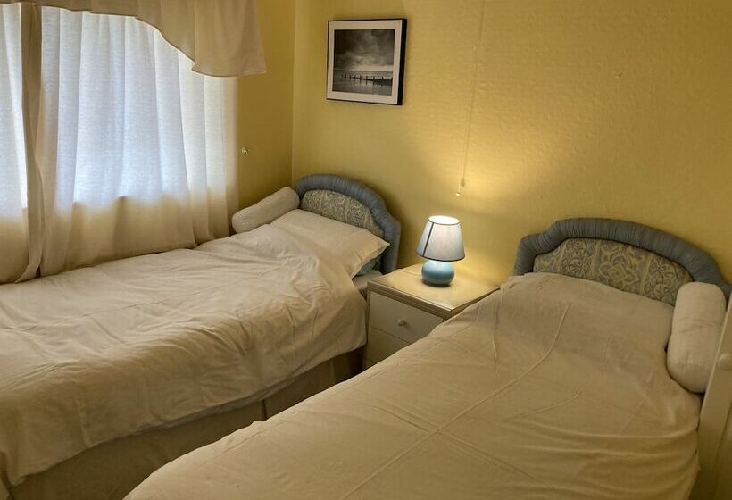 Cosy Seaside Holiday Cottage In Fairbourne