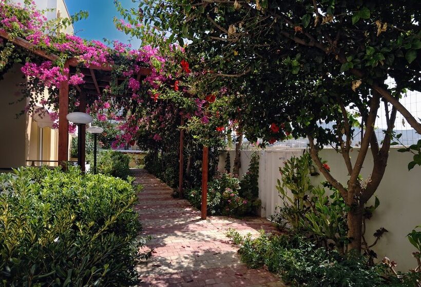 Golden Bay Boutique Hotel & Bungalows