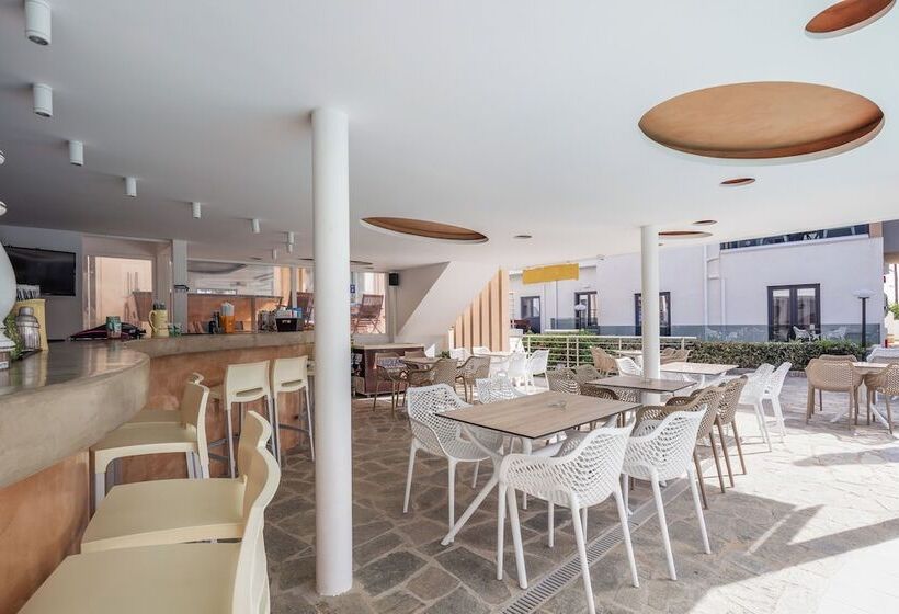 Golden Bay Boutique Hotel & Bungalows