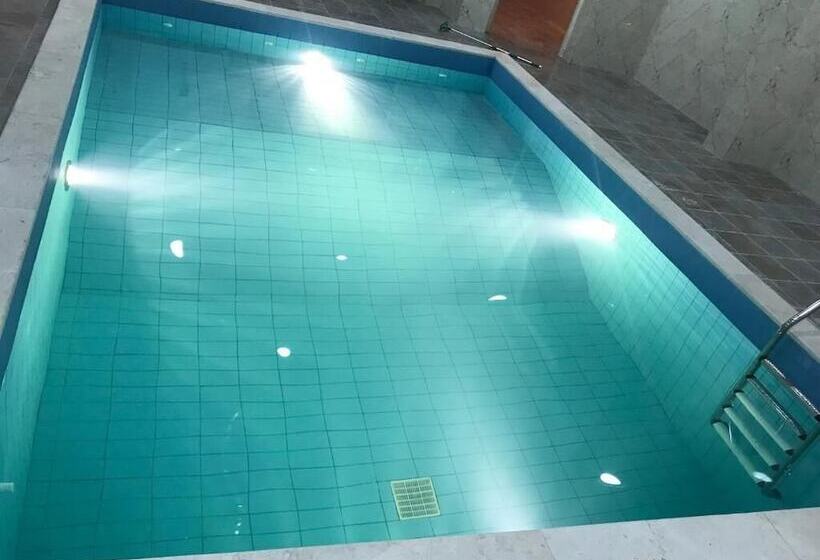 בית מלון כפרי Laylati Al Hamra