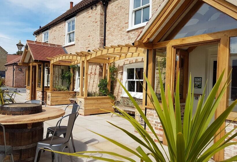 Отель The Adam & Eve