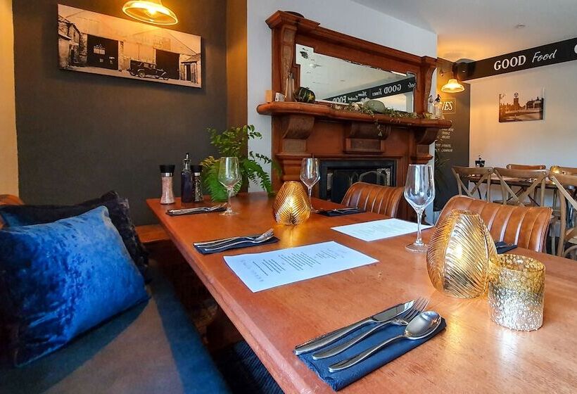 Отель The Adam & Eve