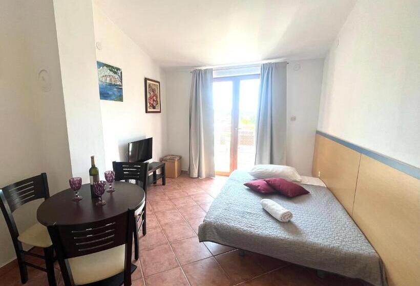 Пансион Linc Rooms & Apartments