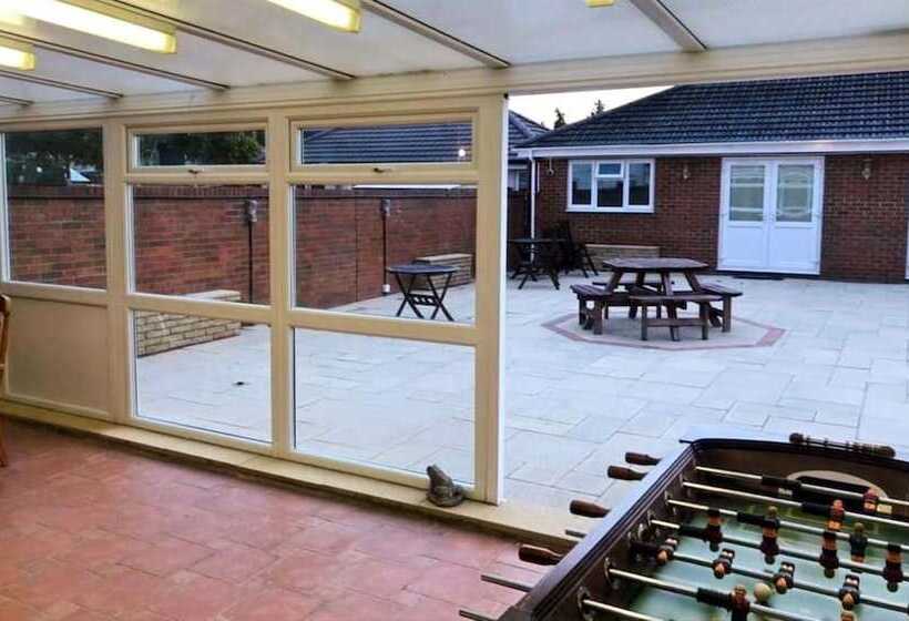 Резиденция Spacious 3br Home In Bedford For Big Groups