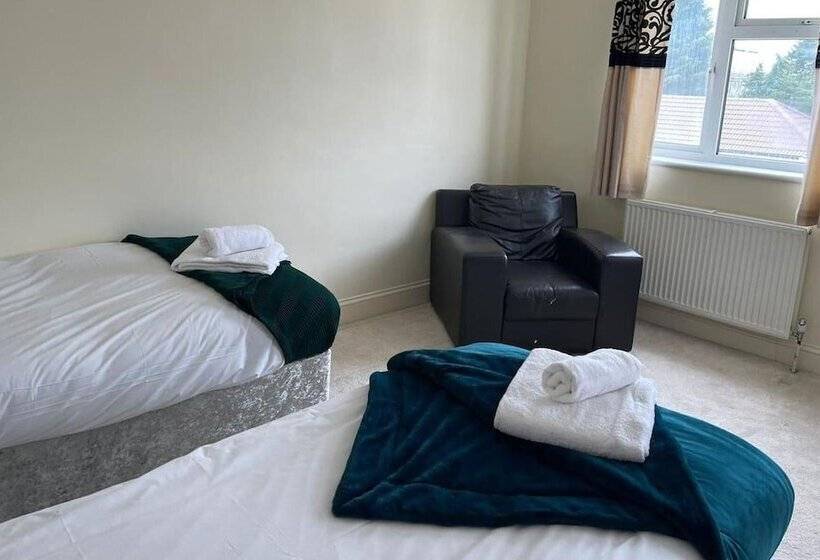 Резиденция Spacious 3br Home In Bedford For Big Groups