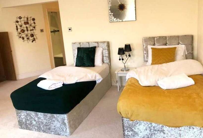 דירת נופש Spacious 3br Home In Bedford For Big Groups