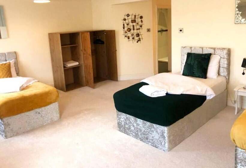 דירת נופש Spacious 3br Home In Bedford For Big Groups