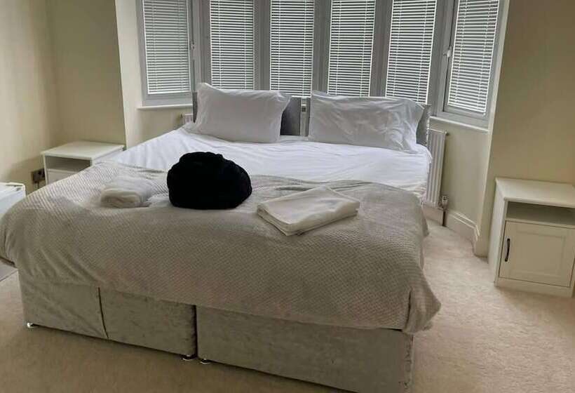 דירת נופש Spacious 3br Home In Bedford For Big Groups