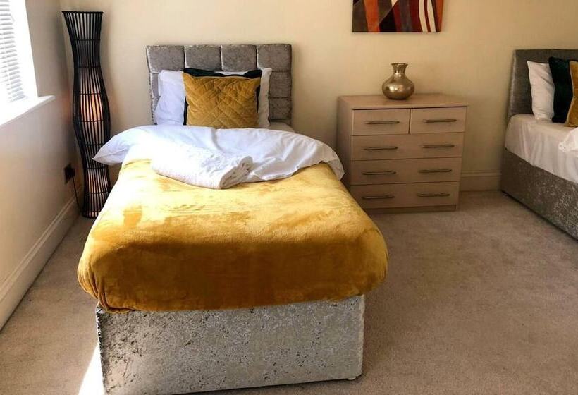 דירת נופש Spacious 3br Home In Bedford For Big Groups