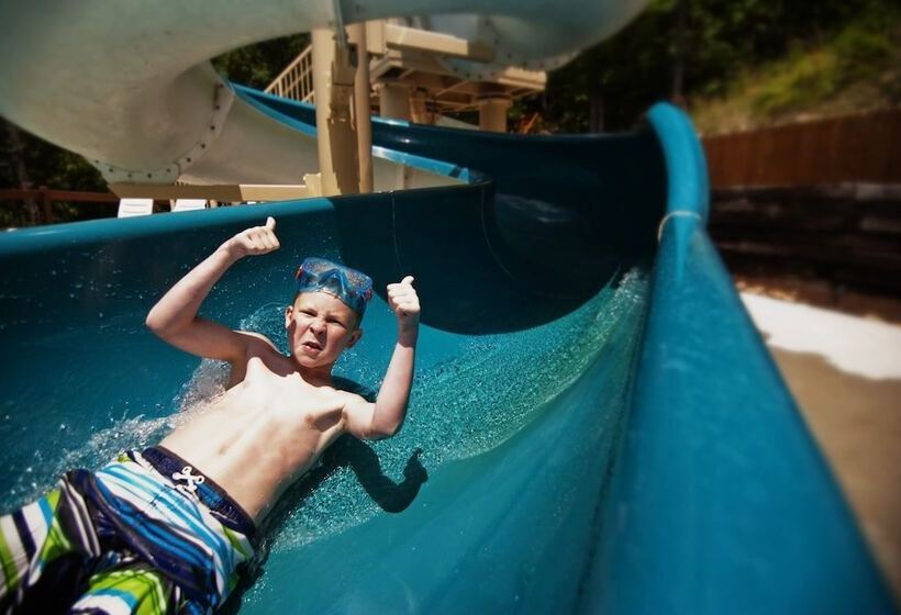 Bear Necessities   3 Bedrooms, 3 Baths, Sleeps 10 3 Cabin By Redawning