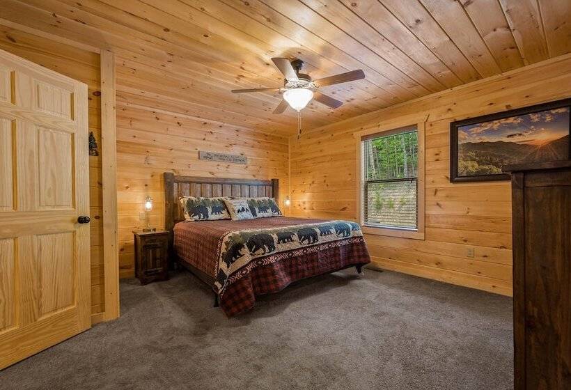 Bear Necessities   3 Bedrooms, 3 Baths, Sleeps 10 3 Cabin By Redawning