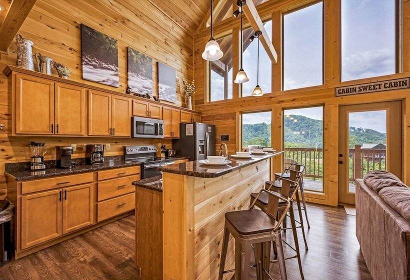 Bear Necessities   3 Bedrooms, 3 Baths, Sleeps 10 3 Cabin By Redawning