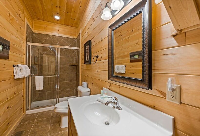 Bear Necessities   3 Bedrooms, 3 Baths, Sleeps 10 3 Cabin By Redawning