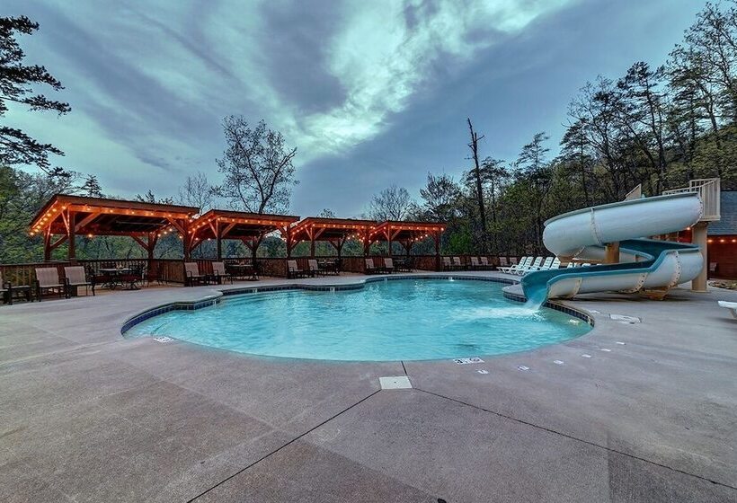 Bear Necessities   3 Bedrooms, 3 Baths, Sleeps 10 3 Cabin By Redawning