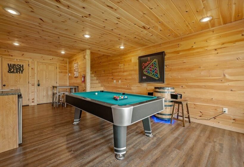 Bear Necessities   3 Bedrooms, 3 Baths, Sleeps 10 3 Cabin By Redawning