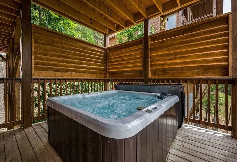 Bear Necessities   3 Bedrooms, 3 Baths, Sleeps 10 3 Cabin By Redawning