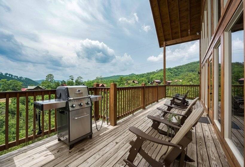 Bear Necessities   3 Bedrooms, 3 Baths, Sleeps 10 3 Cabin By Redawning