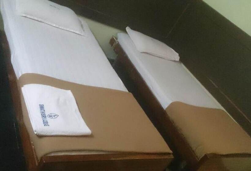 בית מלון כפרי Swathisri Residency