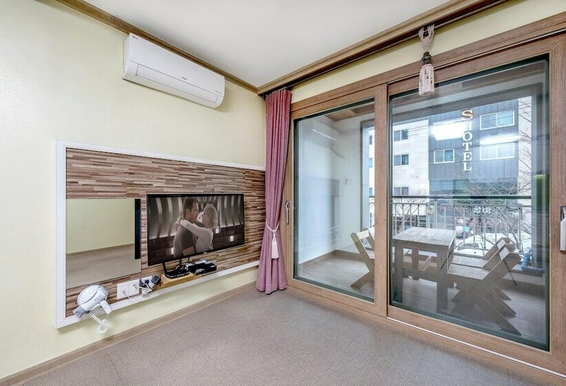 Yeosu Junghyun Pension