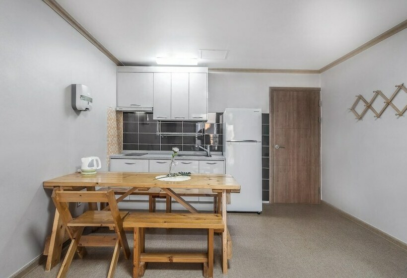 Yeosu Junghyun Pension