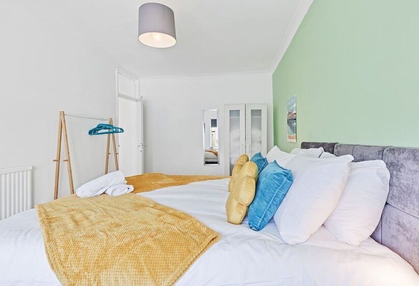 פנסיון The Old Brewery House | By My Getaways | Free Parking