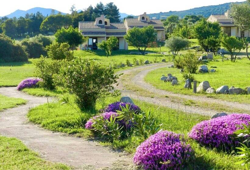 Курорт Family Rooms Budoni