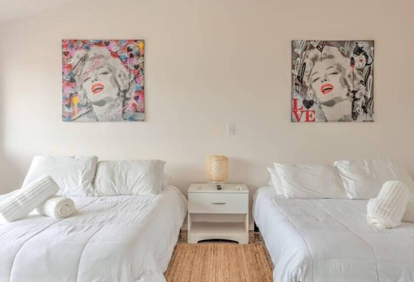 Unit 9 King   Bungalows At Common Ground