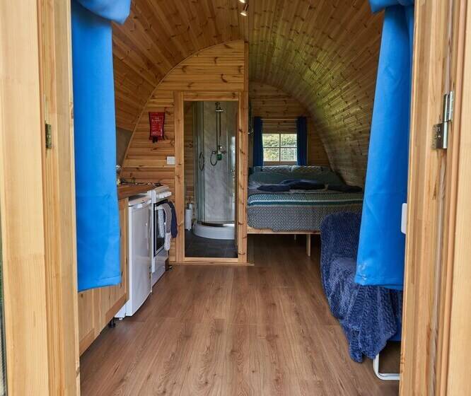 Woodpecker Pod With Views