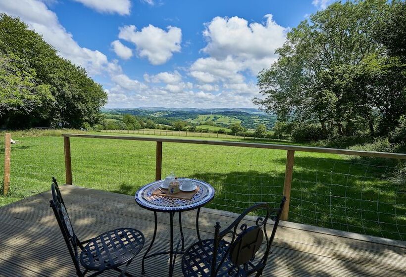 Woodpecker Pod With Views