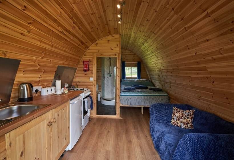 Woodpecker Pod With Views