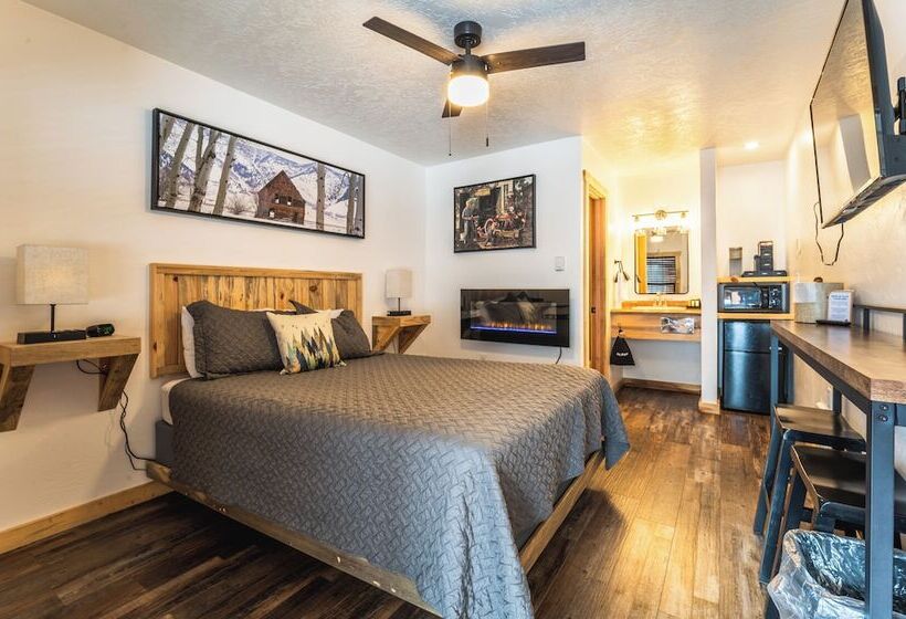 فندق Alpine Lodge