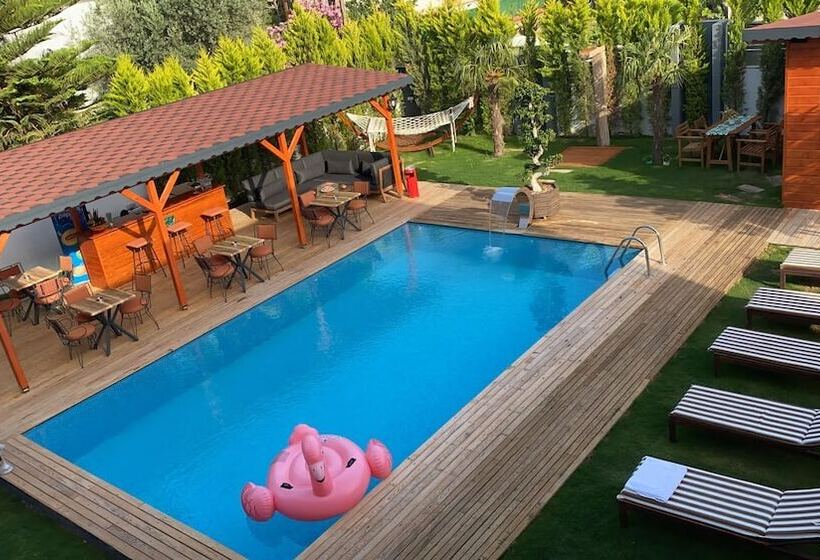 בית מלון כפרי Artof Alacati