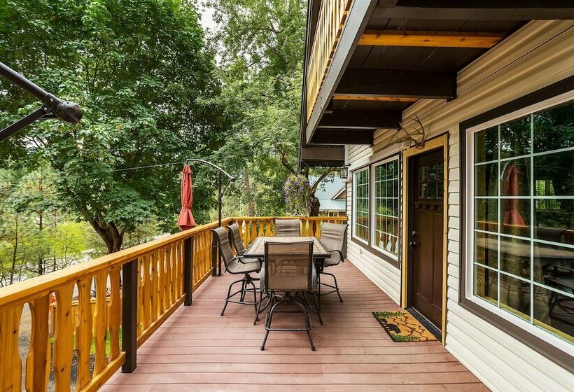 Icicle Ridge Retreat