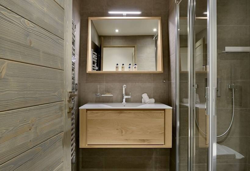 住所  Le C By Alpine Resorts