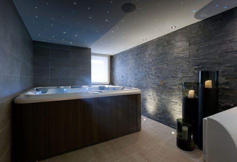 اقامتگاه Le C By Alpine Resorts