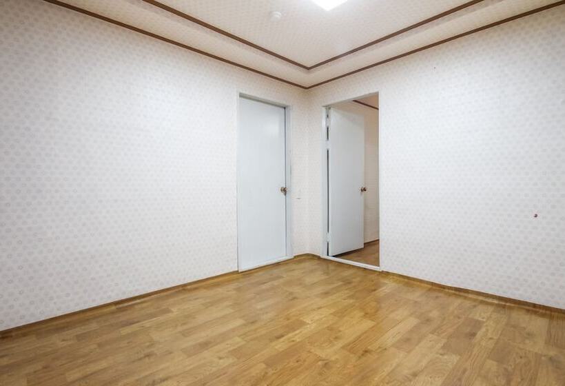 汽车旅馆  Muju Vip Pension