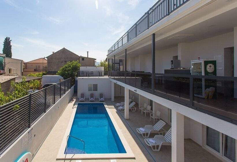 بنسيون Room In B&b   All Saints Suites B&b Kastela