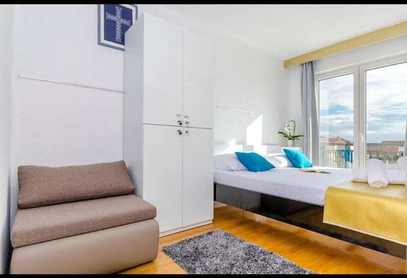 ペンション Room In Guest Room   All Saints Suites B&b Kastela   Double Room